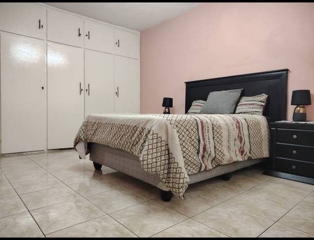 2 BEDROOM APARTMENT FOR SALE IN HALFWAY HOUSE